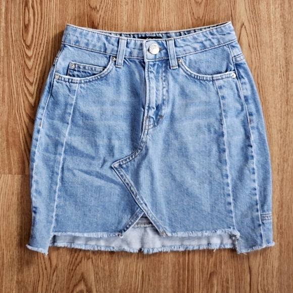 BDG Dresses & Skirts - BDG URBAN OUTFITTERS JEAN SKIRT SIZE XS